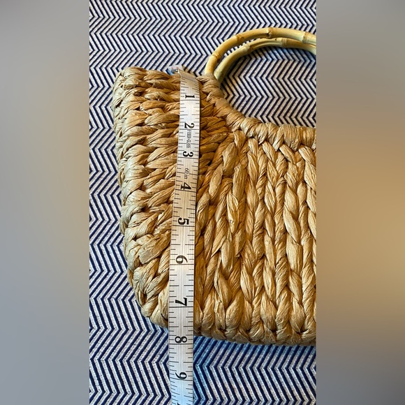 Wicker hand bag.  Almost like new.  Super clean.  And fun - Picture 4 of 8